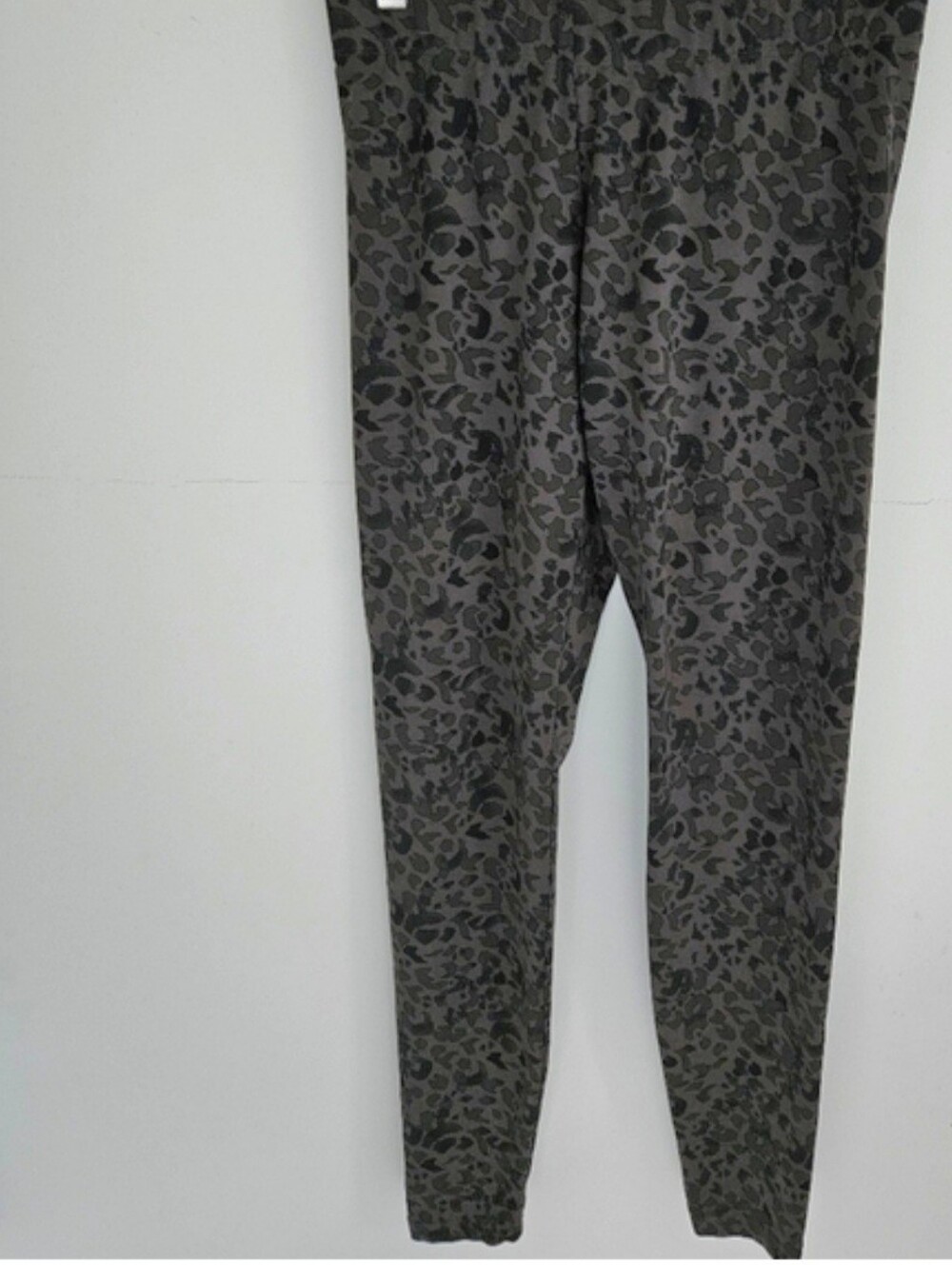 Cabi Leggings Black Leopard Print  3212